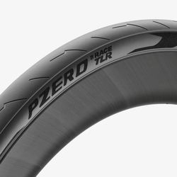 P ZERO™  Race TLR 28-622 Nero SPEEDCore