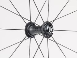 Ruota posteriore bontrager paradigm a 11 velocità 700 c tlr nero / grigio