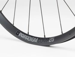 Roue arrière bontrager paradigm comp 25 disc 142 shim 11 noir
