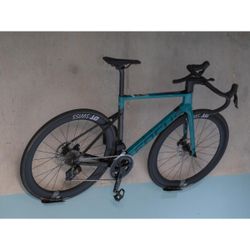 Soporte de pared para bicicletas "PedalParker"